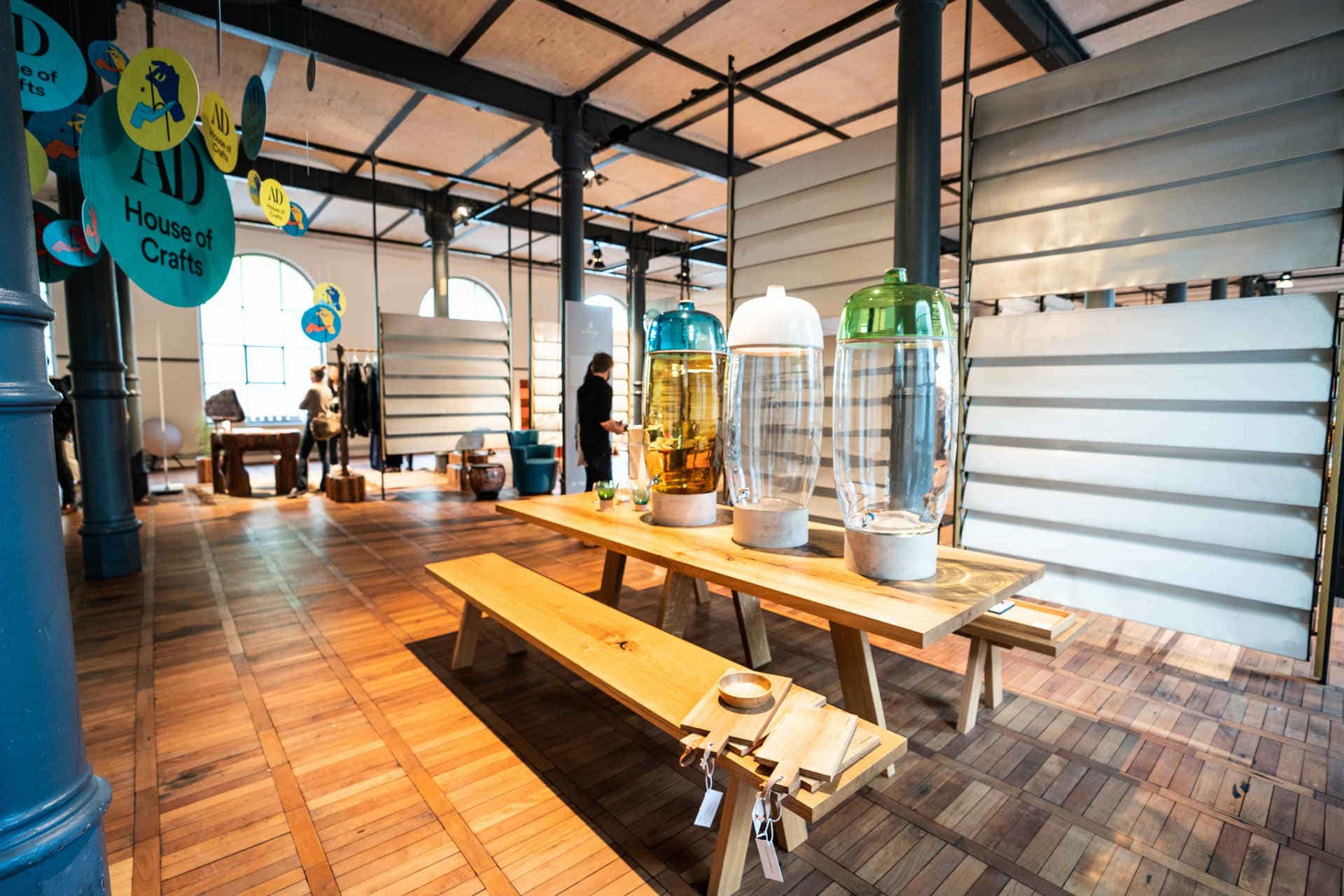 AD House of Crafts Sitzbereiche und Pflanzen