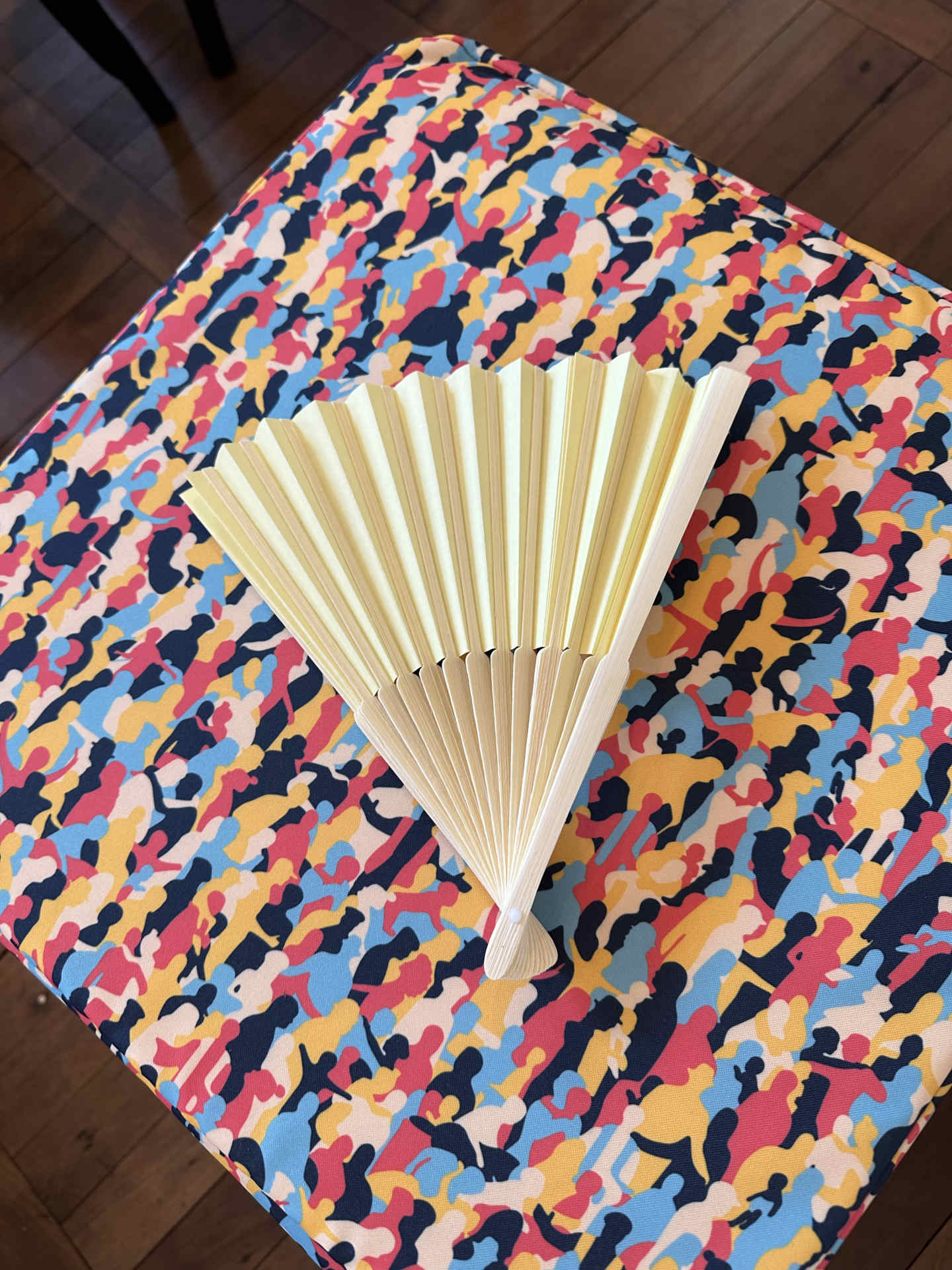 Anblick einer Buffetplatte mit Käse-Obst Mix