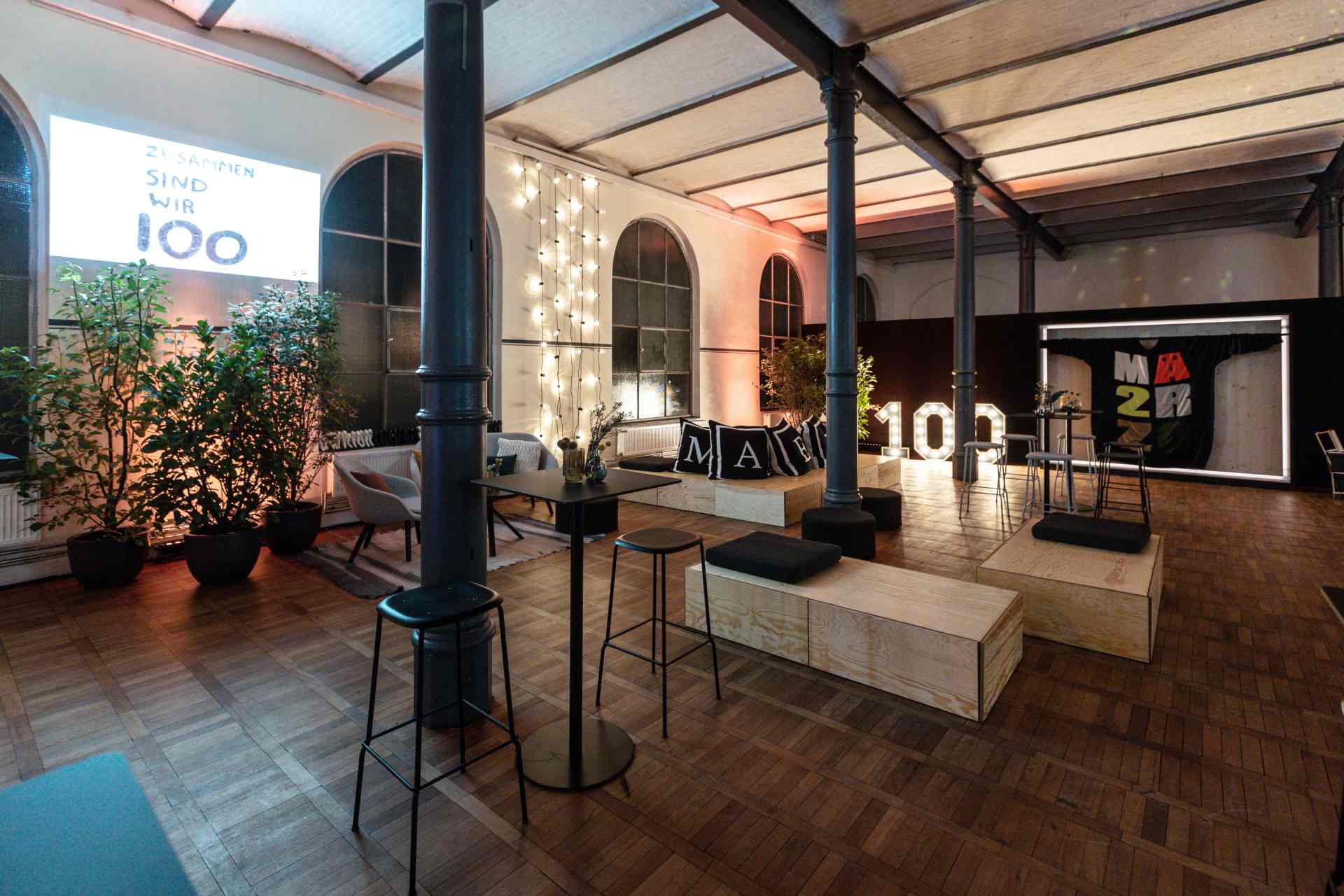 MAERZ München KG Event - Lounge-Bereich mit Pflanzen