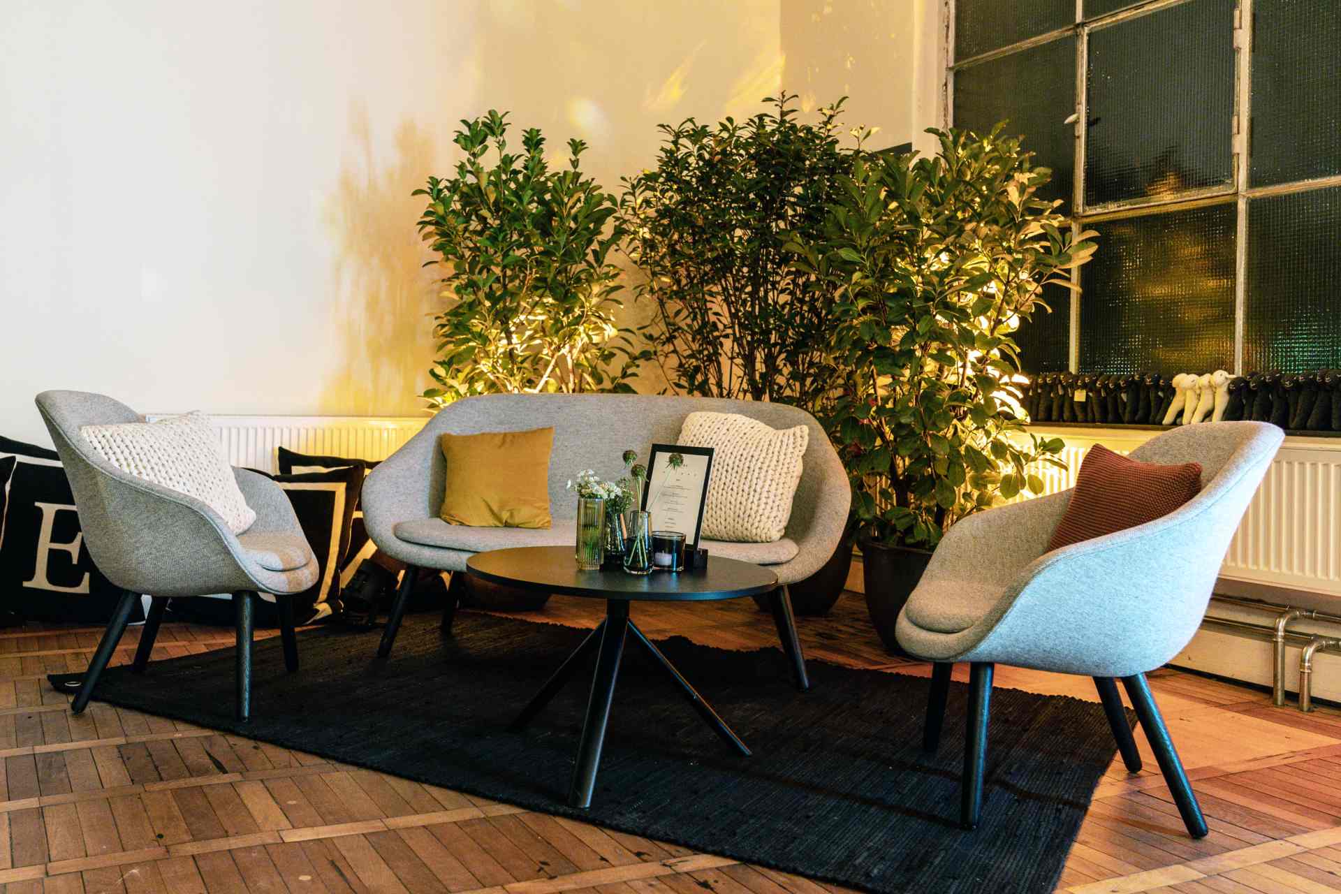 MAERZ München KG Event - Sitzecke mit Sofa und Sesseln