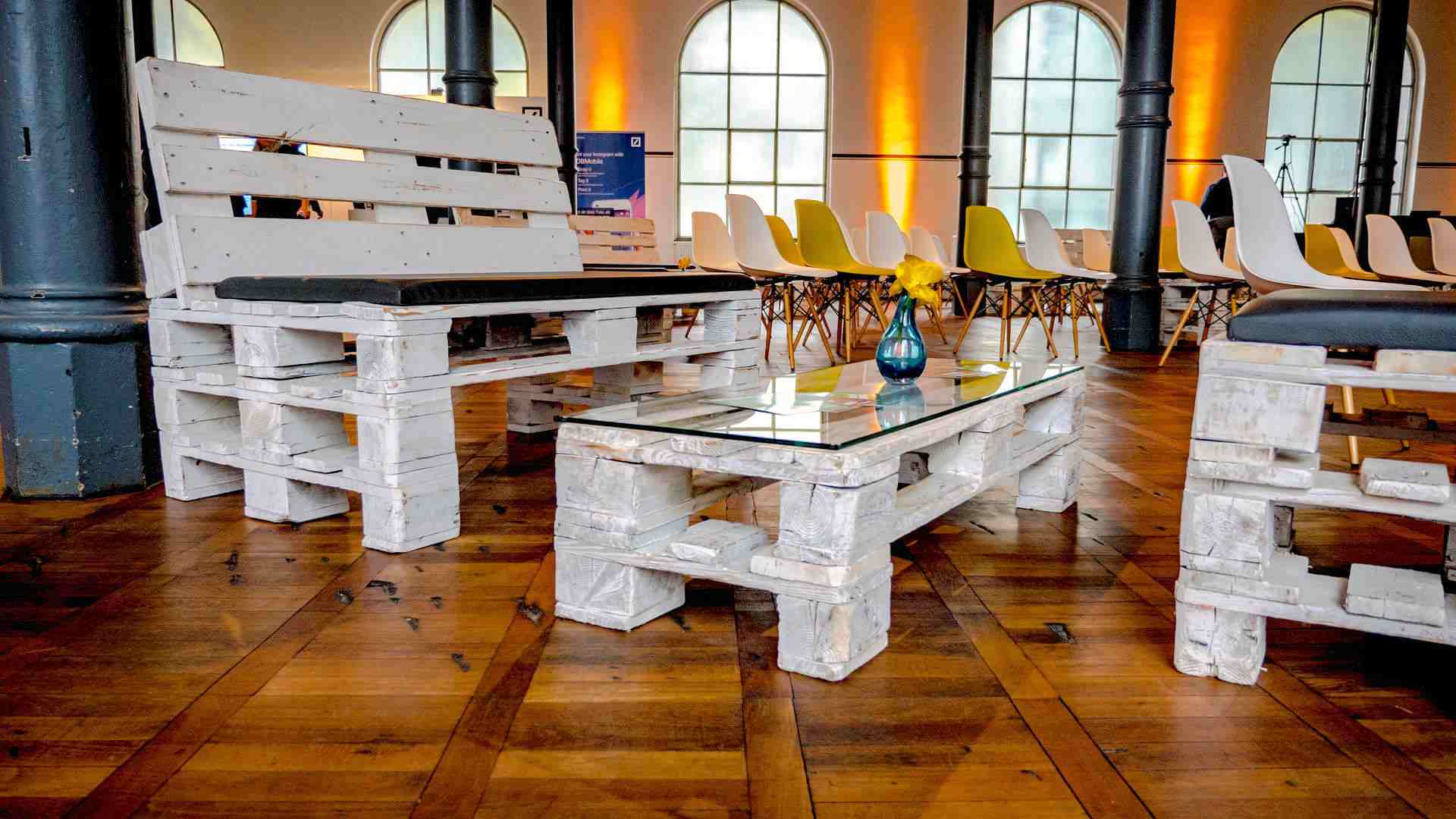 Vertical Media GmbH / WIRED Money Conference- Sitzbereiche und Pflanzen